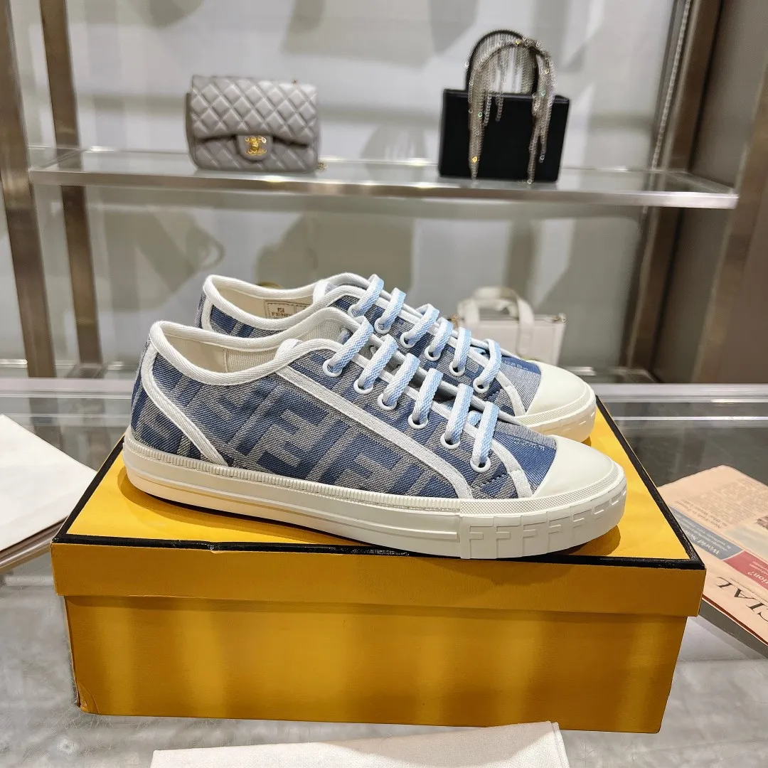 Couple style 💰460❤️Fendi Fendi's latest couple canvas shoes ❑ Fabric: Original customized imported jacquard canvas material ❑ Inner lining: Imported canvas material ❑ Sole: Original molded non-slip TPU outsole ❑ Bottom thickness: 2.5cm ❑ Size: Women's 35-40/Men's 39-45